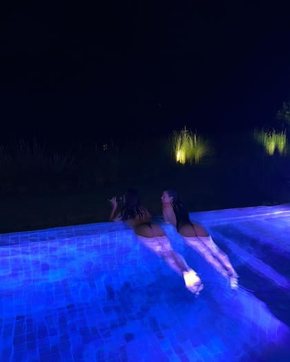 Otra foto de Tini Stoessel con sus amigas de vacaciones (Instagram @tinistoessel)