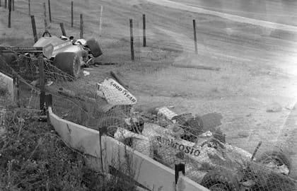 Otra imagen de cómo quedaron el Shadow de Tom Pryce y el Ligier de Jacques Laffite