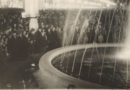 Otra imagen del 12 de octubre de 1937, durante la inauguración del primer tramo de la Av. 9 de Julio