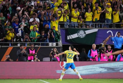 Otra imagen del 3-1 de Gabriel Martinelli