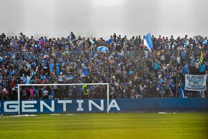 Otra imagen impactante del desborde de los fanáticos de Godoy Cruz
