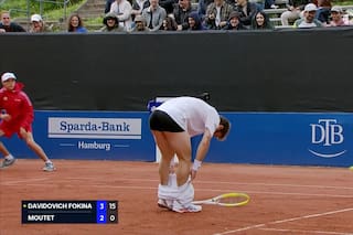 La locura inexplicable del francés Moutet: se bajó los pantalones tras ganar un punto
