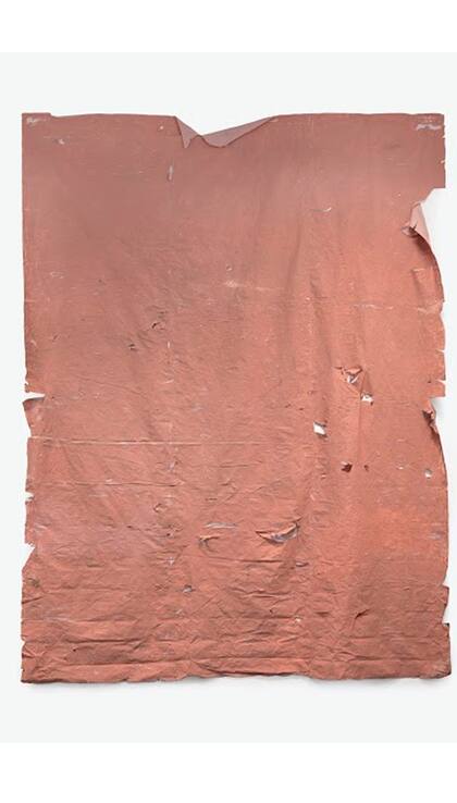 Otra obra de la serie de pasteles monocromos que la artista realiza raspando sobre papeles de seda