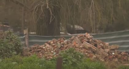 Otra pila de escombros muy cerca del Club Atlético Villa Ángela