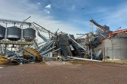 Otra postal de la destrucción en la planta de acondicionamiento de granos en Bahía Blanca