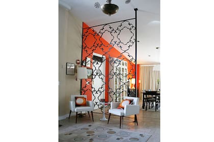 Otra propuesta de una estructura trabajada, esta vez de estilo antiguo, para acompañar la arquitectura de antaño y sus techos altos