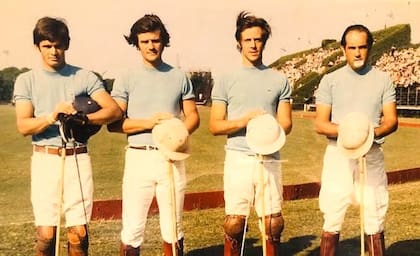 Otra versión de Mar del Plata, con Juan José Alberdi, Jorge y Gonzalo Tanoira y Alfredo Goti