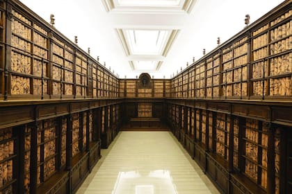 Otra vista de la Sala Barberini de la Biblioteca Apostólica Vaticana, donde se inauguró la exposición "Tutti. Umanitá in Cammino", que se extenderá hasta el 25 de febrero
