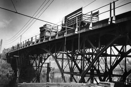 Otra vista del viejo puente que dejó su lugar en 1938.