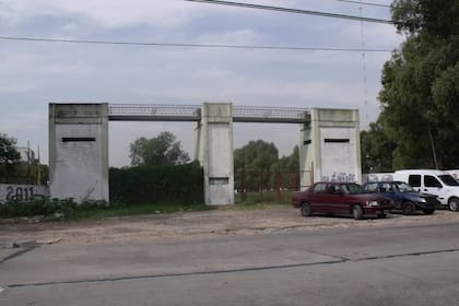 Otro acceso al Batallón de Villa Martelli, ubicado sobre la avenida constituyentes, en una fotografía del año 2010