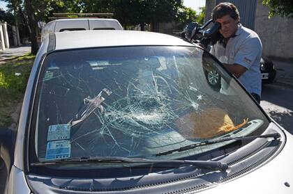 El automóvil donde fue hallado el cuerpo de la víctima