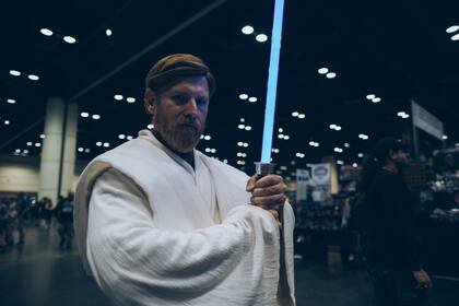 Otro de los fanáticos con su sable laser