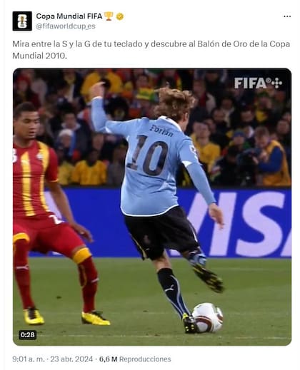 Otro ejemplo del meme del teclado; la cuenta de la FIFA invita a mirar las letras entre la S y la G. Allí están las iniciales de Diego Forlán, Balón de Oro en el Mundial 2010