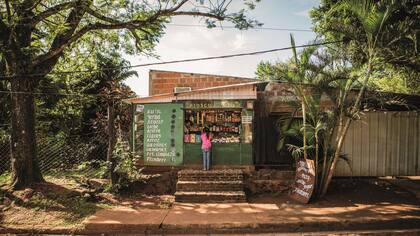 Otro emblemático kiosco en la calle Jangadero de Puerto Iguazu´, Misiones