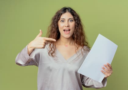 Otro fallo muy común es llenar el documento de frases demasiado amplias o vacías