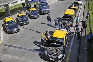"¿Quién cobra mañana?", las escuchas de la mafia de los taxis de Retiro