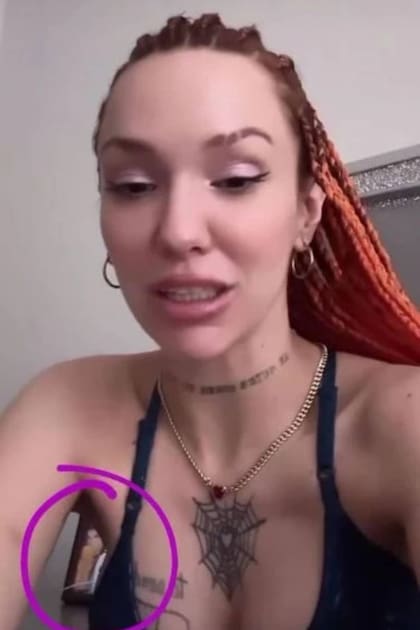 Otro indicio de la posible relación entre La Joaqui y Thiago Almada es una fotografía de uno de los campeones del mundo que estaría en sendas fotos de la rapera y el futbolista