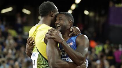 Otro momento cumbre para Gatlin, que saluda a Bolt