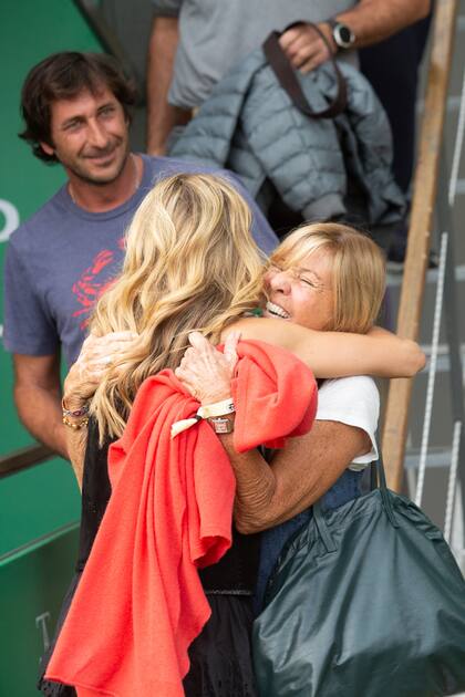 Otro momento de alegría: Mercedes Venancio y Cecilia Pieres.