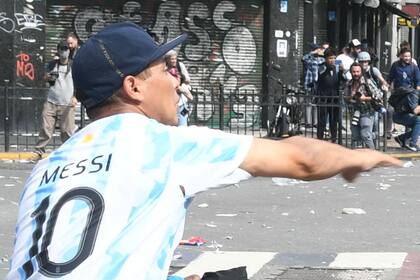 Otro momento del enfrentamiento con la policía