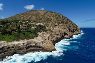 Cómo es Spitting Cave, el acantilado de Hawaii donde murió el turista argentino