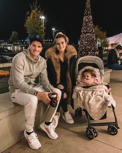 Otros tiempos. Camila Homs y Rodrigo De Paul y una Navidad familiar en Europa