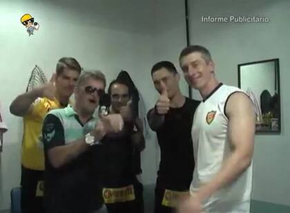 Otros tiempos: Daronco con colegas y amigos en un vestuario