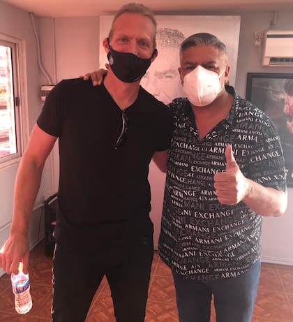 Otros tiempos: Romeo y Claudio "Chiqui" Tapia, a quien votó en la elección de 2017, la primera del actual presidente de AFA.