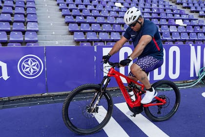 Otros tiempos: Ronaldo cumplió una promesa y arrancó el recorrido de 500 kilómetros en bicicleta; el propietario de Valladolid y Cruzeiro inició el Camino de Santiago, desde Valladolid.