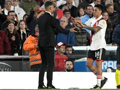 Otros tiempos: un saludo entre Demichelis y Enzo Pérez; el volante se fue de River sin saludar al DT