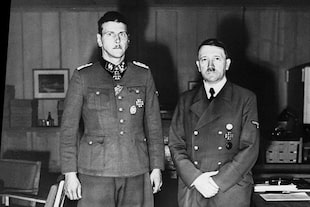 Otto Skorzeny y Adolf Hitler en 1943