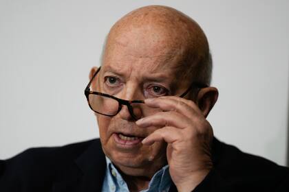 Otty Patiño, consejero comisionado de paz de Colombia. Ha sido mediador en los procesos de paz que el gobierno Petro mantiene con diferentes grupos armados de Colombia. (AP Foto/Fernando Vergara, Archivo)