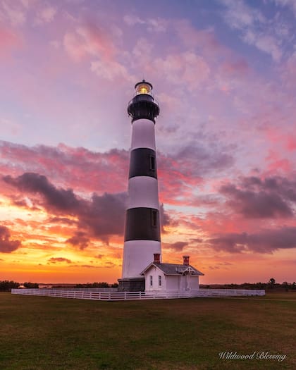 Outer Banks en Carolina del Norte destaca por sus faros históricos (Instagram/@wildwoodblessing)