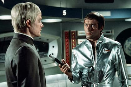 OVNI debutó el 16 de septiembre de 1970 en la pantalla de ITV-Canal 3, televisora independiente con alcance limitado sólo al sur del Reino Unido, en un horario no demasiado acorde a la propuesta