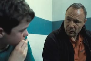 Owen Cooper y Stephen Graham en una escena de Adolescencia