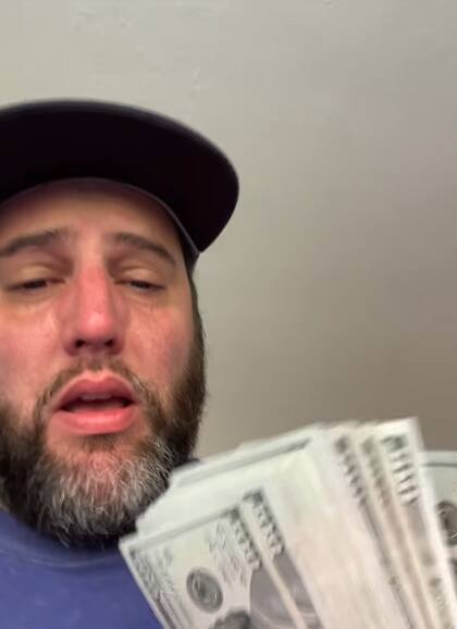 Owen recibió miles de dólares en efectivo tras su banco de alimentos