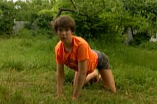 El terrible caso de la huérfana criada por una jauría de perros