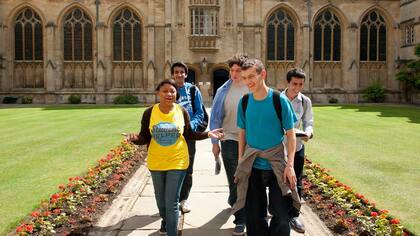 Oxford se le planta a Cambridge y lanza su propio examen para medir el nivel de inglés