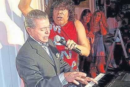 Oyarbide con la Mona Jiménez