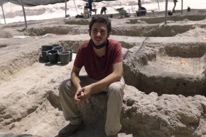 Oz Cohen, uno de los adolescentes en la excavación que encontró las monedas