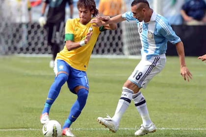 Neymar, una pesadilla para el "Cholo", en el Brasileirao y en la selección