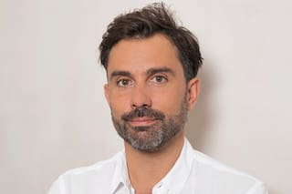 Es ingeniero y cambió su profesión por la astrología evolutiva