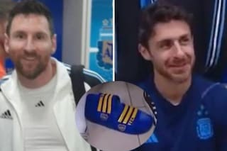 El detalle en el vestuario de Boca que salpicó a Messi y a Aimar: “Me ducho con los botines”