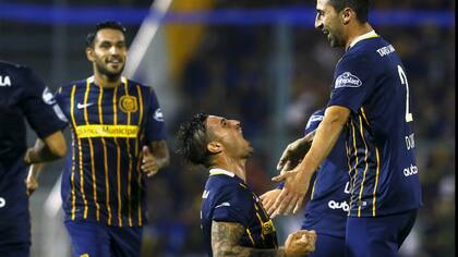 Celebrando un gol en Central: en ese club transitó los momentos más difíciles