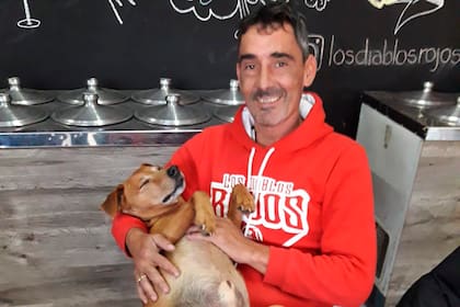 Pablo Bebote Álvarez, el líder de Los Diablos Rojos, retornó para disputarle el poder a Juan Ignacio Lenczicki, alias Juani, que en Independiente tiene el apoyo de Camioneros; César Loquillo Rodríguez comanda una tercera facción