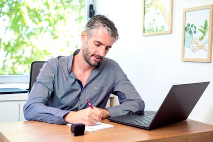 Pablo Castañón, médico y divulgador, replantea algunas certezas sobre la salud mental