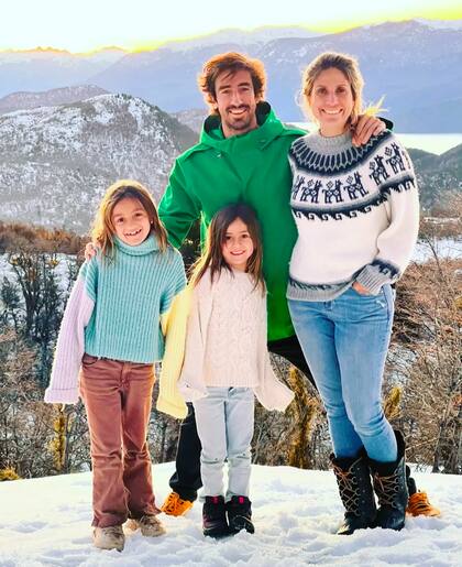 Pablo Cuevas, en otra etapa de su vida, a los 39 años, casado con Clara Ruíz, padre de Alfonsina (diez años) y Antonia (siete)