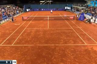 Espectacular: el punto "no look" que jugó el uruguayo Cuevas y se hizo viral