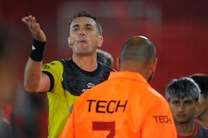 Pablo Dóvalo: el árbitro que quedó expuesto cada vez que dirigió a Barracas Central