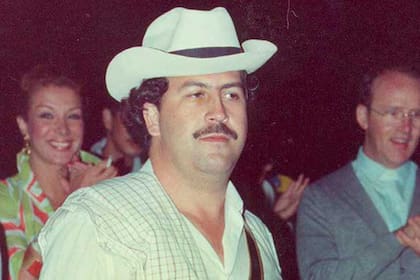 Pablo Escobar fue uno de los criminales más notorios de todos los tiempos; desde los comienzos de su carrera, Naranjo tuvo que enfrentarse con su maquinaria de sicarios e informantes